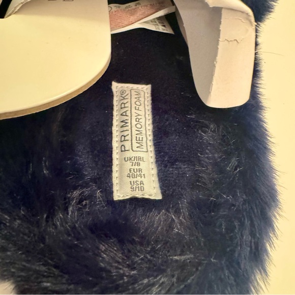 NWT. Primark furry slippers. memory foam slippers size 10. Dark navy blue/black - Picture 6 of 13